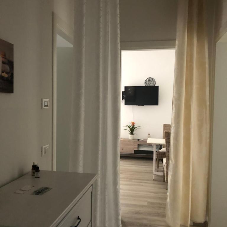 R&B MiDora Modena - Camera Tripla con Bagno Privato - 9