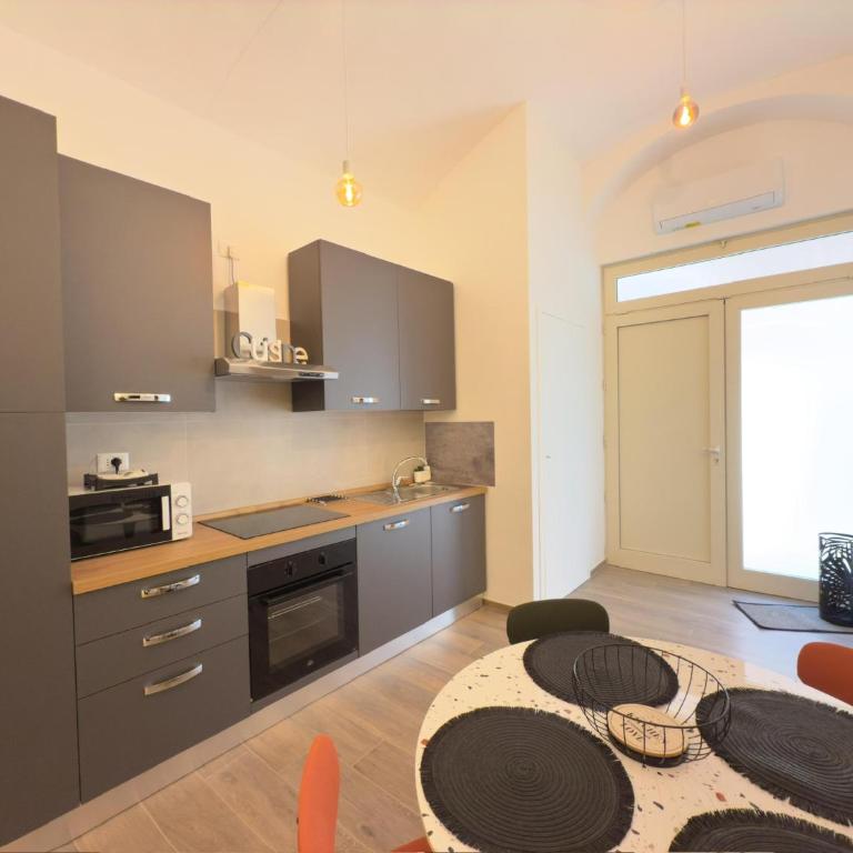 Crelugia Home - Style & Comfort near Bari Vecchia - One-Bedroom House - 4