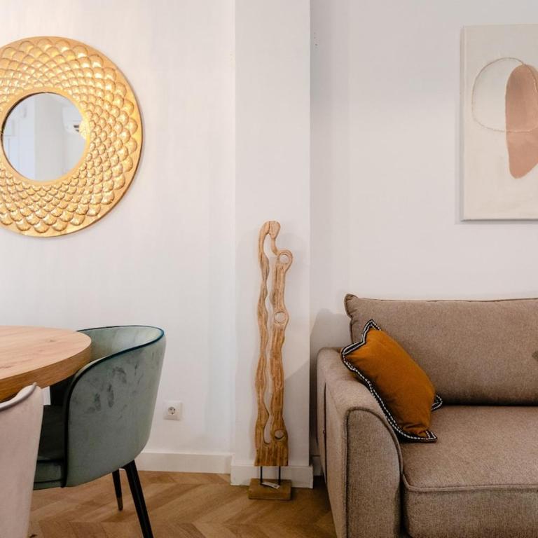 Luxury central apartment - One-Bedroom Apartment - 13