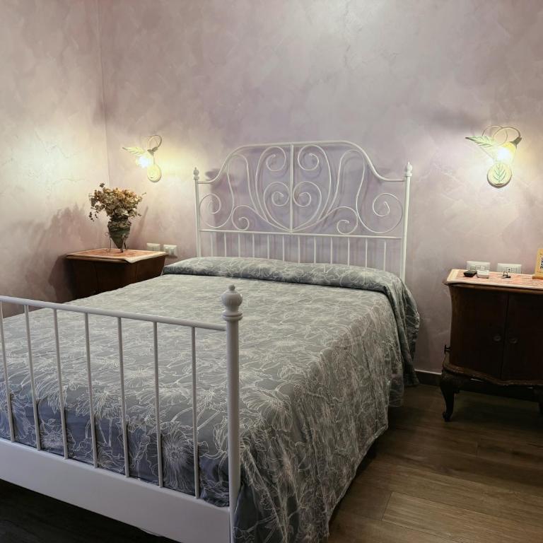 Iris Guest House - Camera Matrimoniale con Bagno Privato - 2