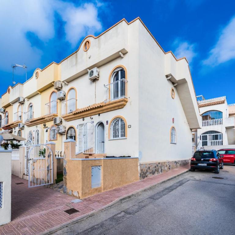 Renovated Townhouse - Rooftop, Garden & Stunning Views - Two-Bedroom House - 41