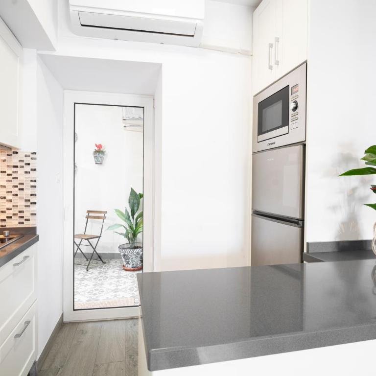 Warm Light of Albayzin - Free Parking 15 min away - Two-Bedroom Apartment - 6