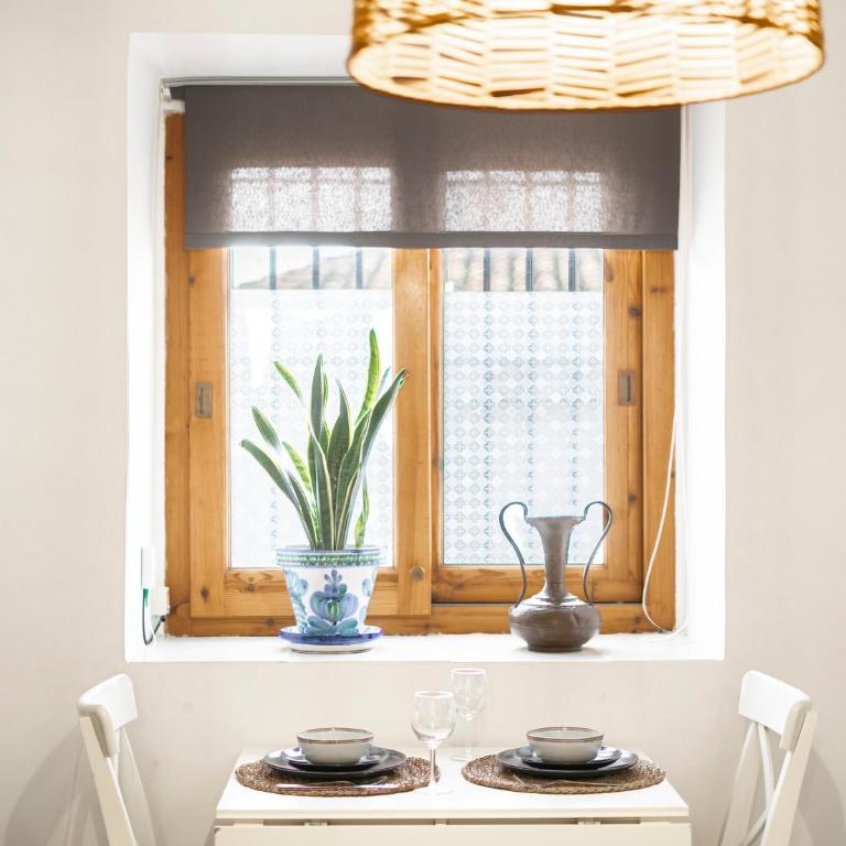 Warm Light of Albayzin - Free Parking 15 min away - Two-Bedroom Apartment - 18