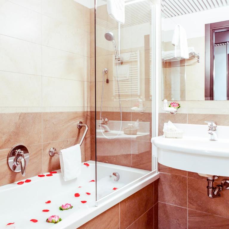 Hotel Ilma Lake Garda Resort - Camera Matrimoniale/Doppia con Letti Singoli con Vista Lago - 8