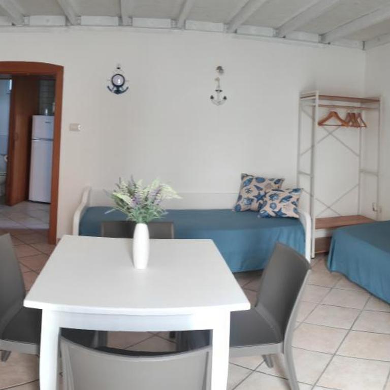 Marine Place Gallipoli - One-Bedroom Apartment - 3