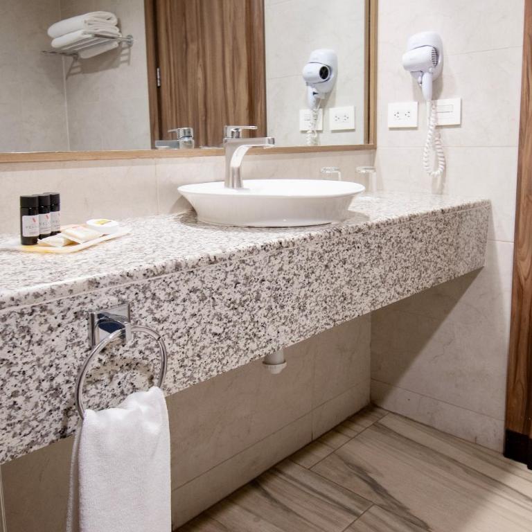 Hotel Velvet Plaza - Habitación Doble - 2 camas - 11