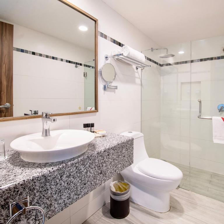 Hotel Velvet Plaza - Habitación Doble con balcón - 12