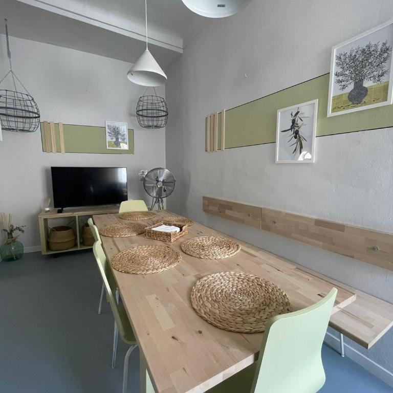 Casa EA - Ruta río Cerezuelo y Balcón de Zabaleta - Parking gratis cerca - Three-Bedroom Apartment - 10