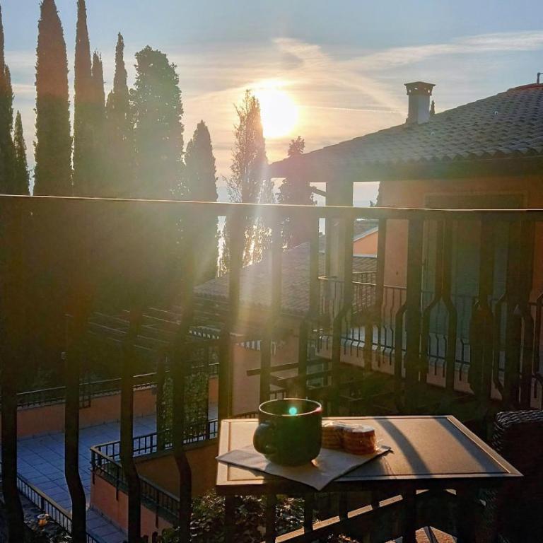 La Verbena a fianco del Vittoriale, vista piscina, 10 minuti a piedi dal lungo lago - Appartamento con 1 Camera da Letto - 5