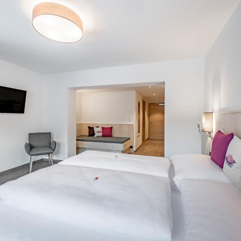 Seehüter's Hotel Seerose - Piburger See, Ötz - Deluxe Double Room (2 Adults + 1 Child) - 6
