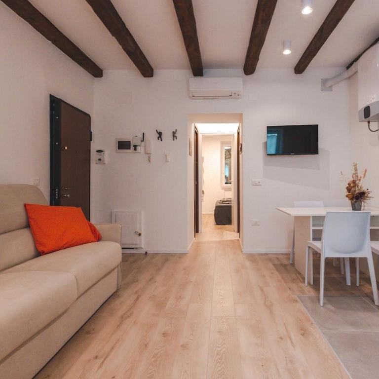 SuperFast Fibre & Netflix Modern Suite Roiano - Appartamento con 2 Camere da Letto - 1
