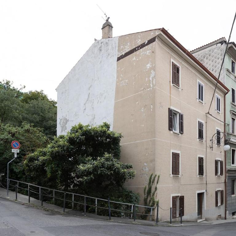 SuperFast Fibre & Netflix Modern Suite Roiano - Appartamento con 2 Camere da Letto - 3