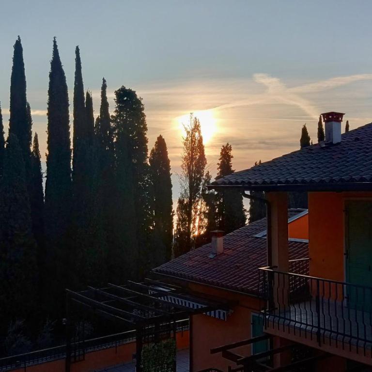La Verbena a fianco del Vittoriale, vista piscina, 10 minuti a piedi dal lungo lago - Appartamento con 1 Camera da Letto - 19