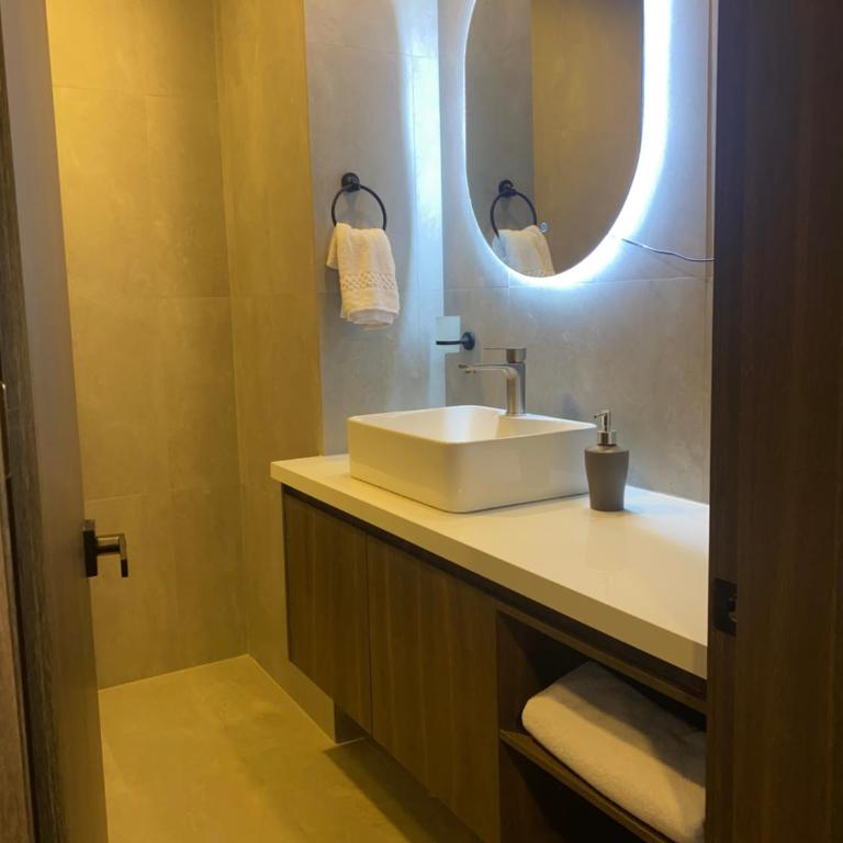 Modern apartment in Cuenca - Two-Bedroom Apartment with City View - 9