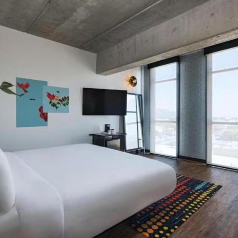 Aloft by Marriott Guadalajara Sur - Habitación Esquinera Acogedora con 1 cama extragrande - 2
