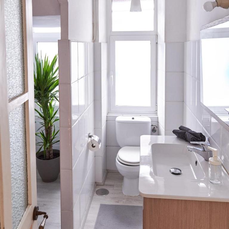 House with Garden Close to the Beach - One-Bedroom Apartment - 8