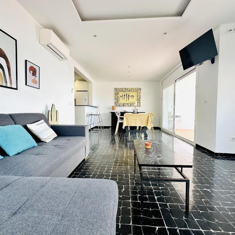 Amplio apartamento en Roses cerca de la playa, con estacionamiento. - ES-258-76 - Apartment - 12