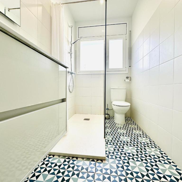 Amplio apartamento en Roses cerca de la playa, con estacionamiento. - ES-258-76 - Apartment - 20
