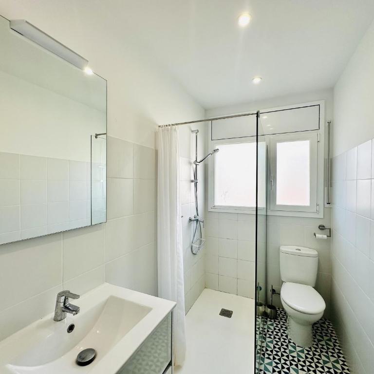 Amplio apartamento en Roses cerca de la playa, con estacionamiento. - ES-258-76 - Apartment - 21