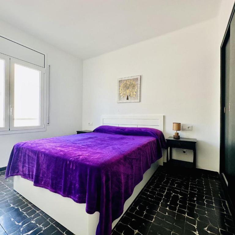 Amplio apartamento en Roses cerca de la playa, con estacionamiento. - ES-258-76 - Apartment - 25