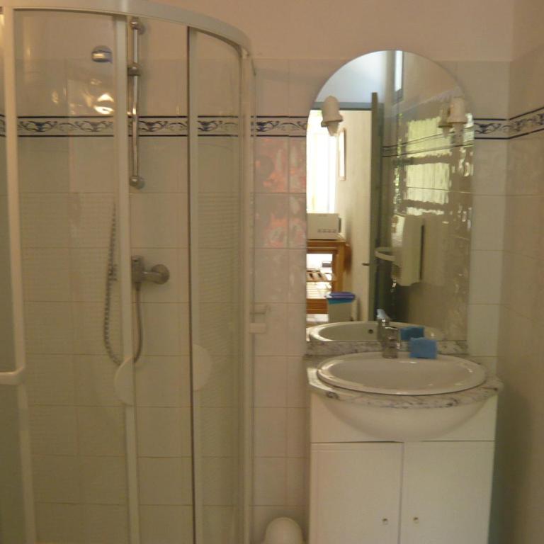 Le Mas De La Verdiere - Three-Bedroom House - 8