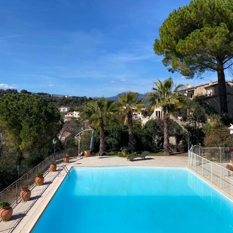 Villa sur le toit, duplex, 5 pièces 160m2, piscine - Appartement - 3