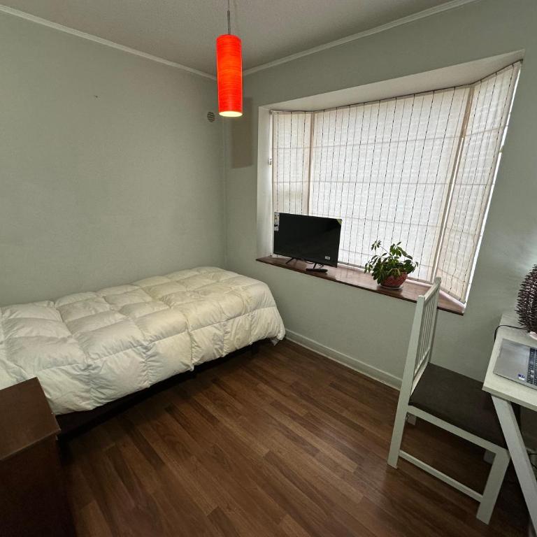 Habitación con cama simple, wc privado y ducha compartida, en barrio acogedor y silencioso - Single Room with Private External Bathroom - 1