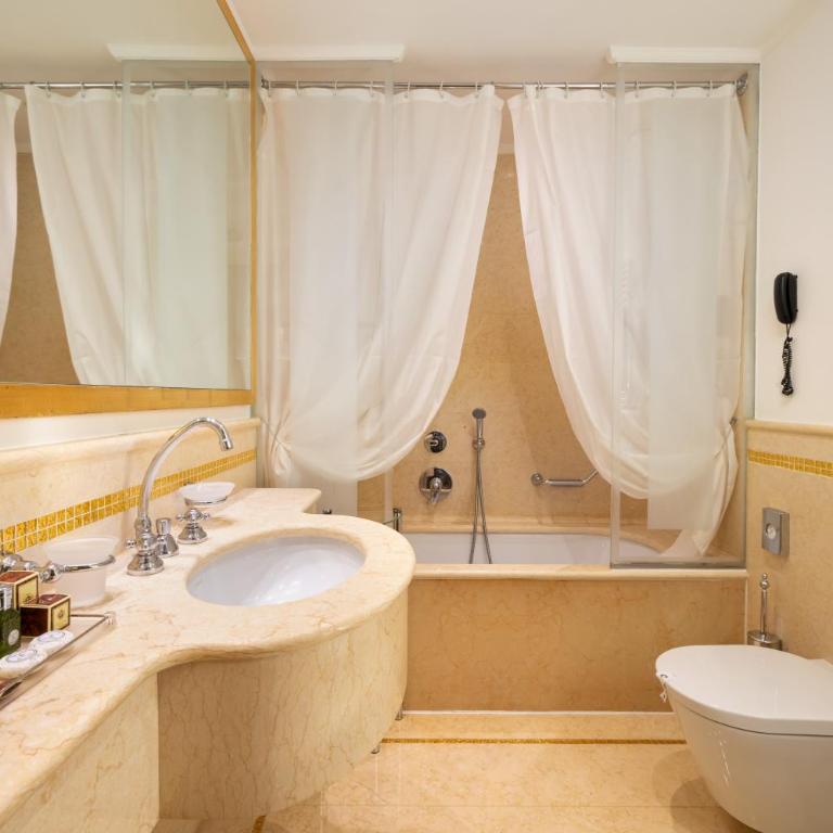Hotel A La Commedia - Junior Suite - 4