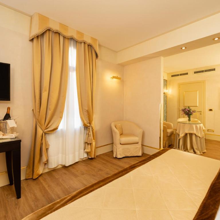 Hotel A La Commedia - Suite Executive - 9