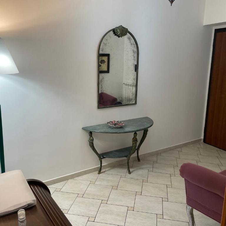 Centro Storico, Piazza Carmine: La Casa di Angela - Appartamento con 2 Camere da Letto - 49
