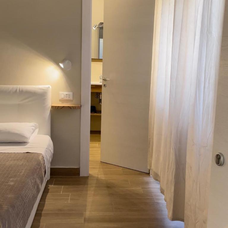 Leone Suite View & Restaurant - Comfort Dreibettzimmer - 3