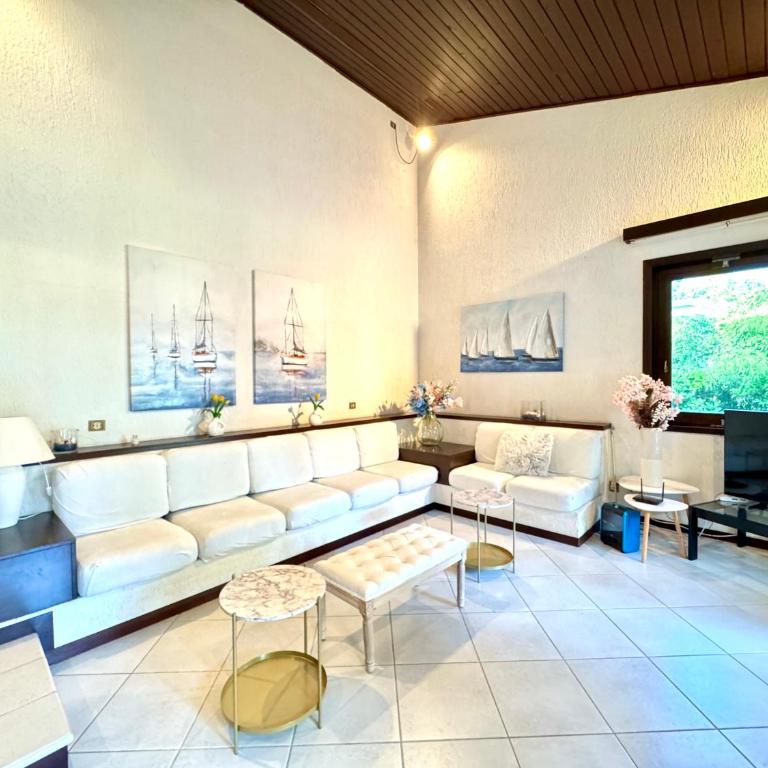 Villa by the Sea and Pool - Villa - 89