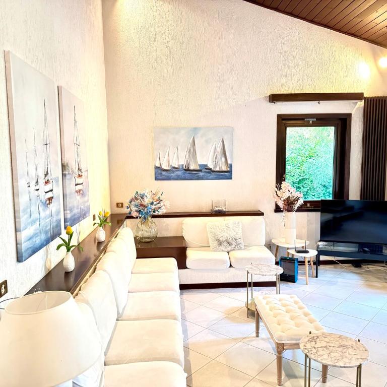 Villa by the Sea and Pool - Villa - 95