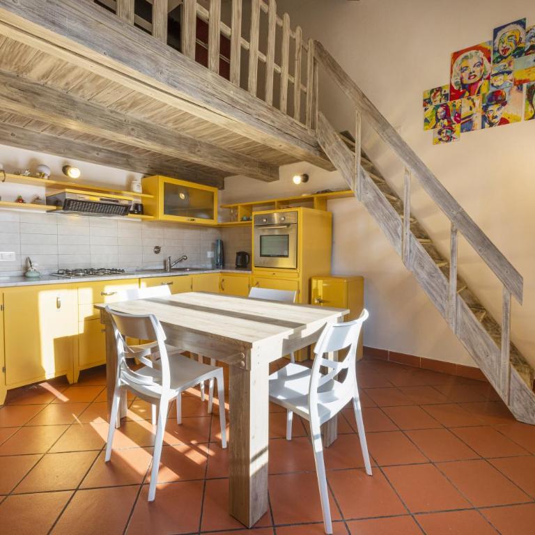 Yellow Home by MMega - Appartamento con 1 Camera da Letto - 1