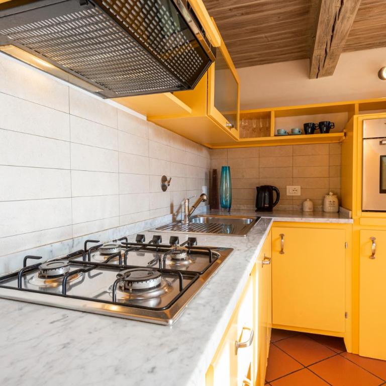 Yellow Home by MMega - Appartamento con 1 Camera da Letto - 6