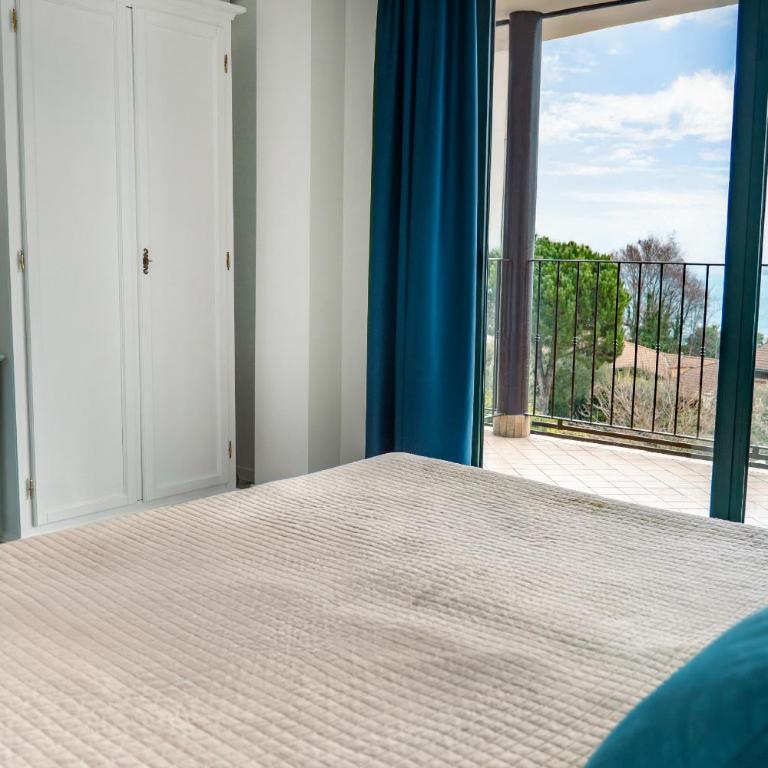 AHG Riva Del Sole Wellness Hotel - Adults Only - Camera Superior Matrimoniale/Doppia con Letti Singoli con Vista Lago - 4