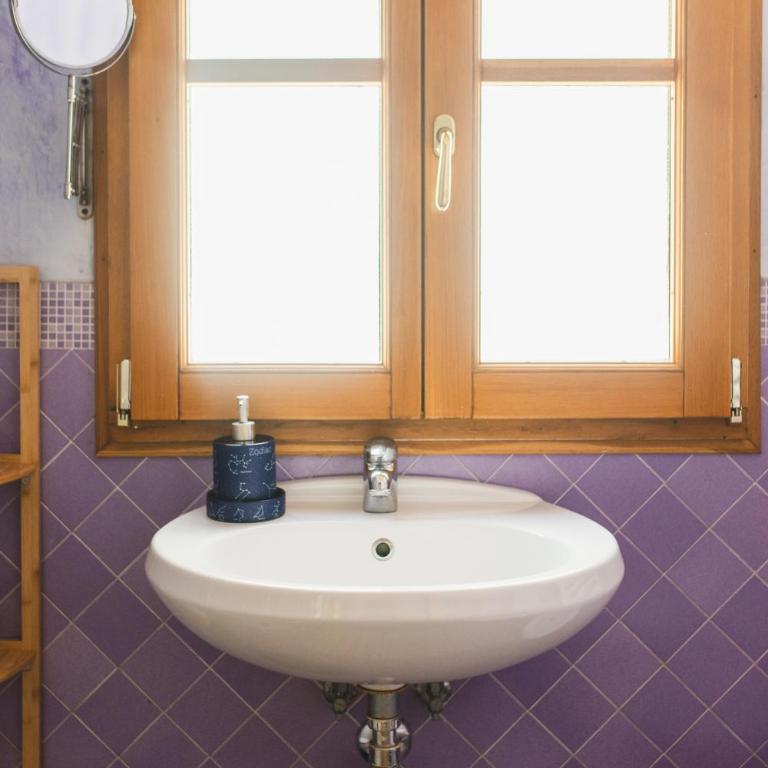 The Smallest Hostel of Florence - Camera Matrimoniale con Bagno Privato Esterno - 12