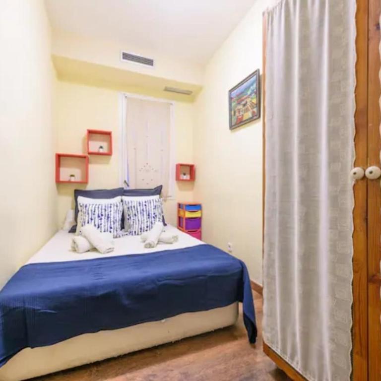 Ramblas Rentals Spacious & Design 4Br Flat With Balcony 15m Ramblas - One-Bedroom Apartment - 6