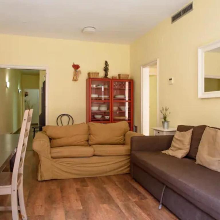 Ramblas Rentals Spacious & Design 4Br Flat With Balcony 15m Ramblas - One-Bedroom Apartment - 12