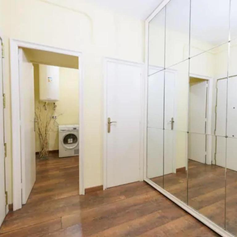 Ramblas Rentals Spacious & Design 4Br Flat With Balcony 15m Ramblas - One-Bedroom Apartment - 14