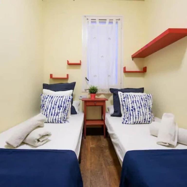 Ramblas Rentals Spacious & Design 4Br Flat With Balcony 15m Ramblas - One-Bedroom Apartment - 16