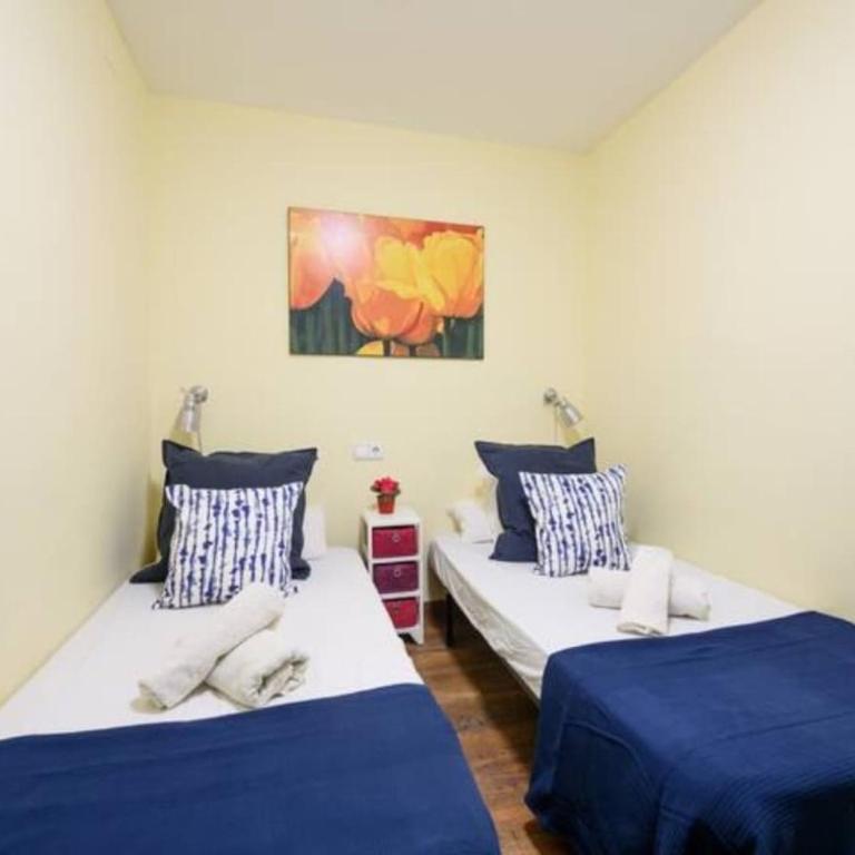 Ramblas Rentals Spacious & Design 4Br Flat With Balcony 15m Ramblas - One-Bedroom Apartment - 25