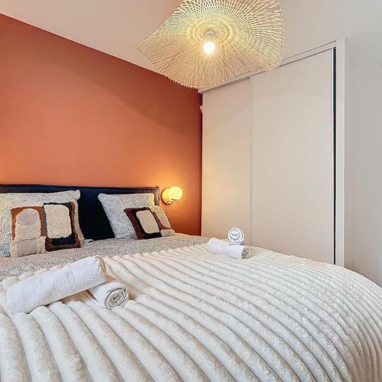 Le Saint Just - Appartement face à la Cathédrale - Deluxe One-Bedroom Apartment - 10