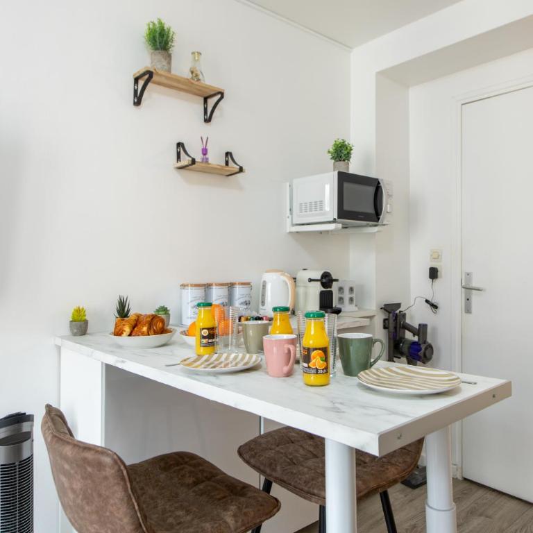 Best Deal! Modern studio in vibrant area only 5 minutes by walk to metro - central location - Studio Deluxe - 2