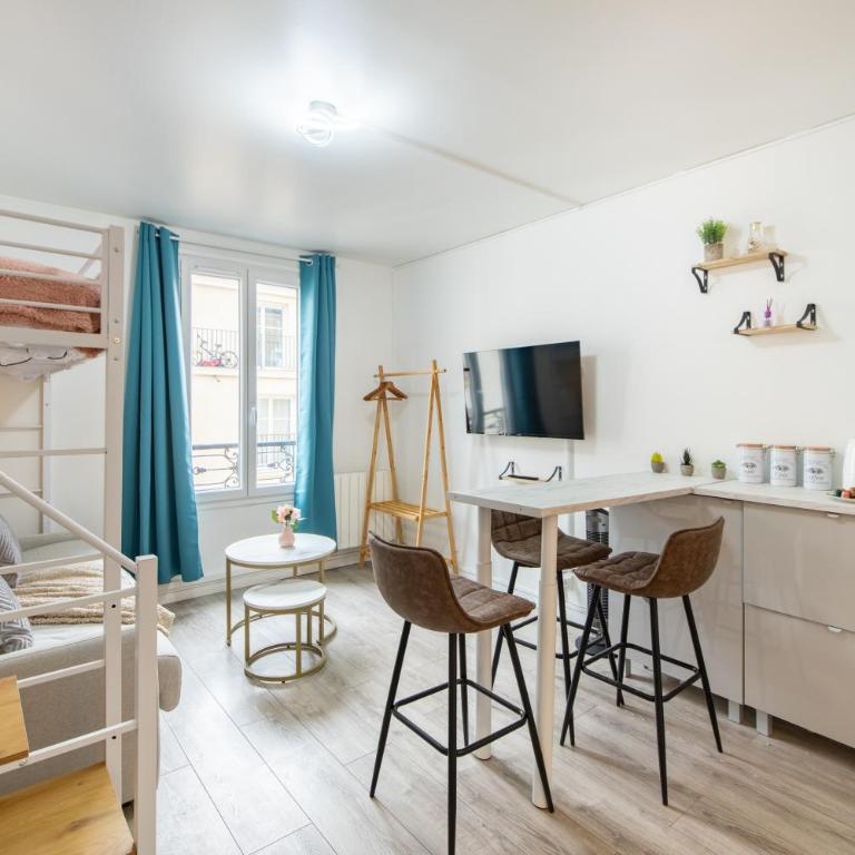 Best Deal! Modern studio in vibrant area only 5 minutes by walk to metro - central location - Studio Deluxe - 10