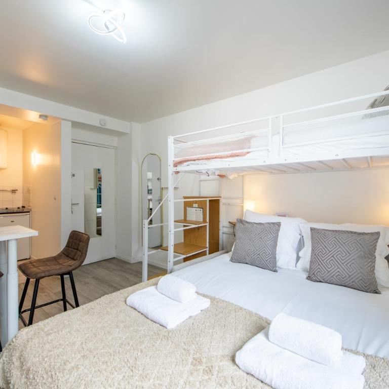 Best Deal! Modern studio in vibrant area only 5 minutes by walk to metro - central location - Studio Deluxe - 20
