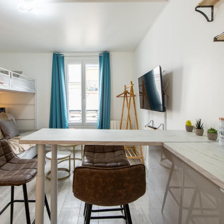 Best Deal! Modern studio in vibrant area only 5 minutes by walk to metro - central location - Studio Deluxe - 22