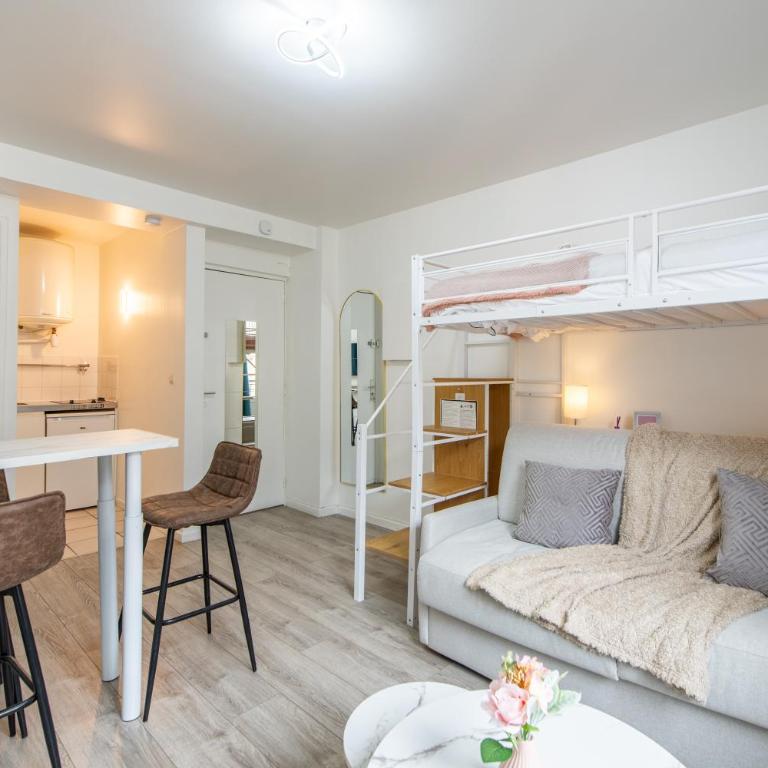 Best Deal! Modern studio in vibrant area only 5 minutes by walk to metro - central location - Studio Deluxe - 1