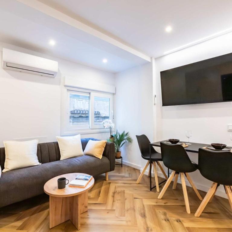 City Charm - Stylish 3BD in Malaga Centro - Apartment - 4
