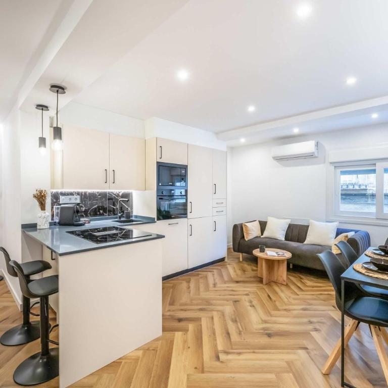 City Charm - Stylish 3BD in Malaga Centro - Apartment - 3